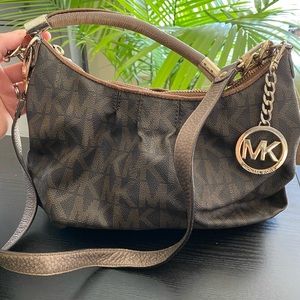 Michael Kors shoulder/crossbody purse